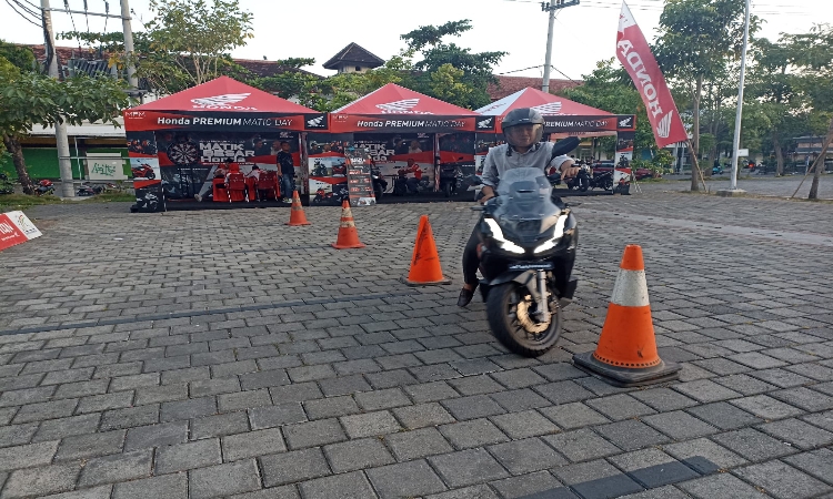 Pengunjung HPMD Trenggalek Antusias ikuti Riding Experience Honda ADV160