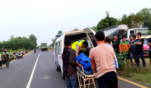 Motor Ditabrak Mobil dari Belakang di Tuban, Satu Orang Tewas dan Bayi Usia Satu Tahun Kritis 