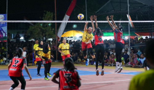 Meriah, Turnamen Voli Piala Bupati Banyuwangi Tak Pernah Sepi Penonton