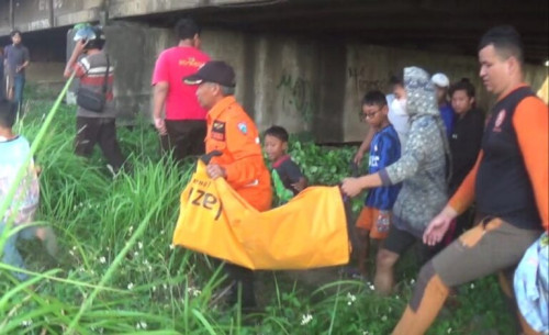 Mayat Bayi Laki-Laki Ditemukan Tewas di Sungai Citarum Semarang
