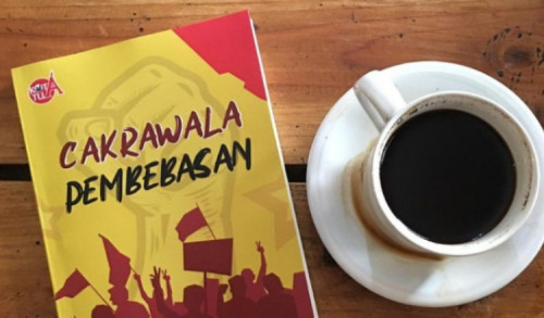 Resensi Buku 'Cakrawala Pembebasan', Karya Wartawan Suaraindonesia Sampang