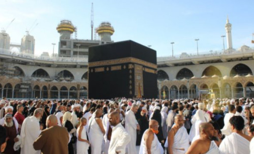 Di Tengah Suhu Udara Menyengat, Jutaan Jemaah Haji Mulai Banjiri Makkah