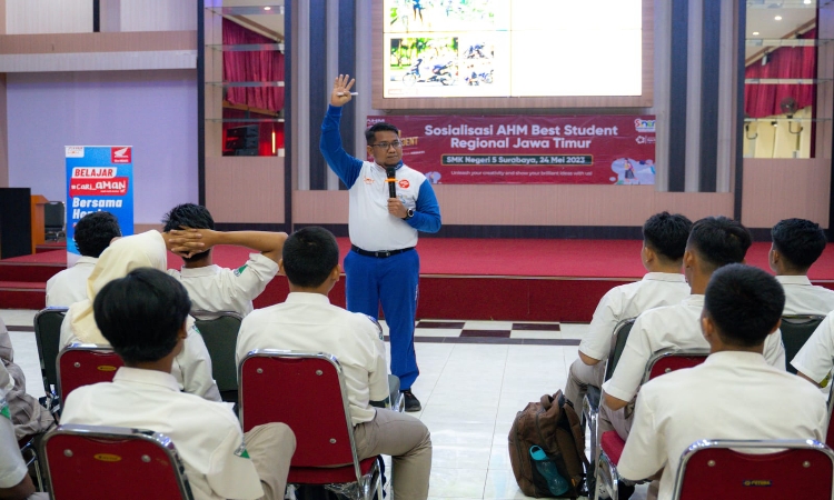 #Cari_Aman Berkendara Motor Bagi Anak Sekolah, 17 Tahun Dulu Dan Punya SIM