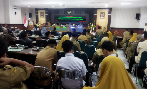Rapat Paripurna DPRD Soroti Hibah Bansos dan Kesejahteraan Honorer