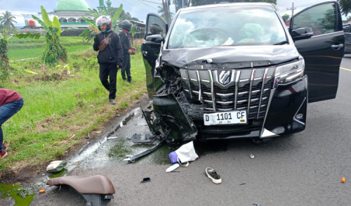 Kecelakaan Beruntun, Alphard Hantam Dua Pemotor di Banyuwangi