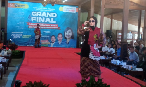 Lomba Peragaan Busana Batik Semarakan KNPI Fest 2023 di Cilacap