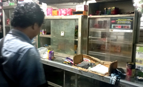 Maling Bobol Toko Kelontong di Probolinggo, Puluhan Pak Rokok di Etalase Raib