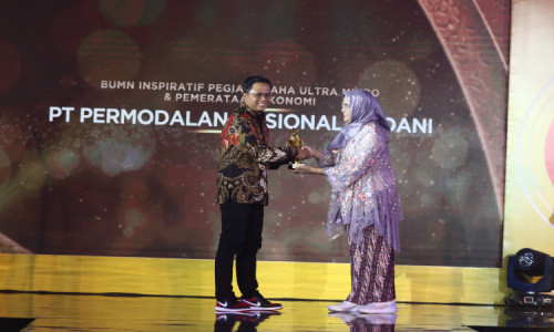 PT PNM Sabet Penghargaan Kategori BUMN Inspiratif Pegiat Usaha Ultra Mikro & Pemerataan Ekonomi 