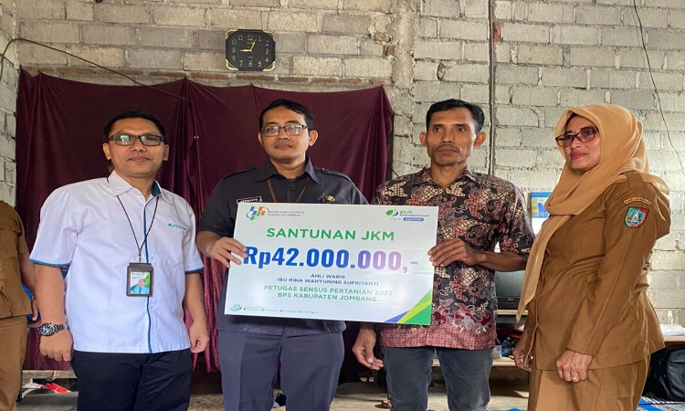 BPJS Ketenagakerjaan Serahkan JKM Petugas Sensus Pertanian Jombang