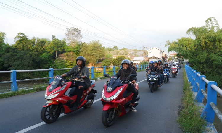 Kenali Kondisi Dan Cara Mengatasi Ban Selip pada Motor Agar Tetap #Cari_Aman