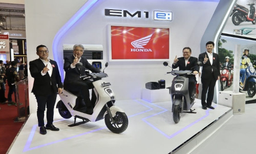 Jawab Penantian Konsumen, AHM Luncurkan Sepeda Motor Listrik Honda EM1 e
