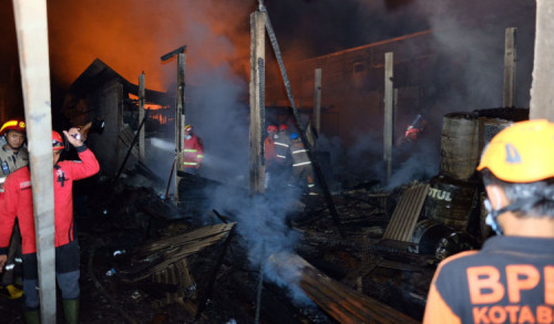 Polisi Selidiki Penyebab Kebakaran Gudang Egg Tray di Kota Blitar 