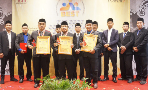 3 Lembaga Pendidikan Ponpes Genggong Raih Prestasi The Best Company and Education Award 2023