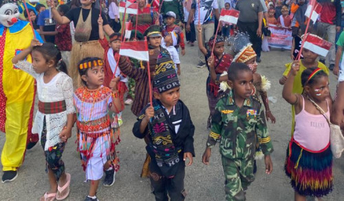 Sambut HUT RI ke-78, Ribuan Anak TK dan Paud di Keerom ikuti Karnaval Bersama Bupati 