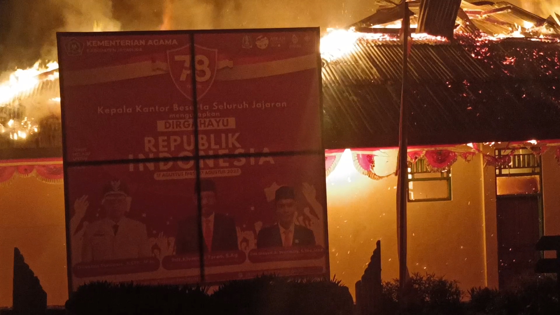Kantor Kemenag Jayapura Terbakar, Oknum Satpol PP Larang Wartawan Meliput