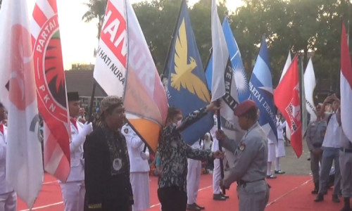 KPU Jombang Terima 18 Peserta Pemilu 2024 dalam Giat Kirab Bendera Parpol