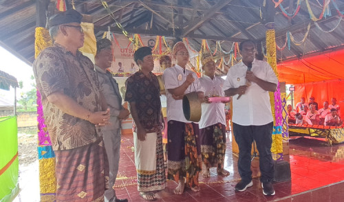 Bupati Keerom Secara resmi Buka Utsawa Dharma Gita IV di Traimelyan