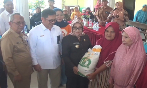 Bupati Launching Bantuan Cadangan Beras Pemerintah Untuk 114 ribu KPM di Jombang 