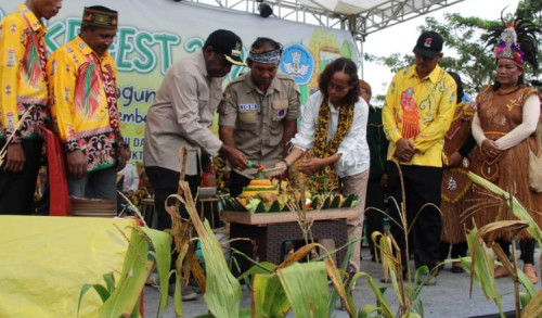 Bupati Keerom Buka Festival Jagung 2023