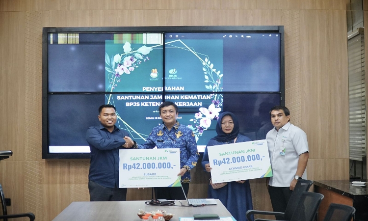 BPJS Ketenagakerjaan Serahkan JKM 2 Pegawai Non ASN DPRKPP Surabaya