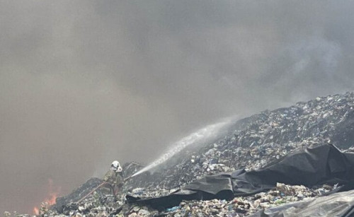 Breaking News! TPA Jatibarang Semarang Terbakar