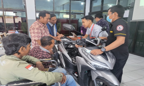 Dukung Wirausaha Bengkel, MPM Honda Jatim Beri Pelatihan Mekanik Penyandang Disabilitas