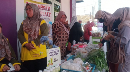 Bazar Produk Poklahsar dan KWT Warnai Kegiatan GPM DKPPP Kota Tegal