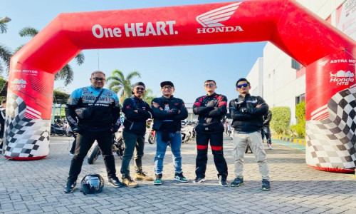 Dukung Pembalap AHRT, 4 Anggota Komunitas Honda Jatim Nonton Langsung MotoGP Mandalika