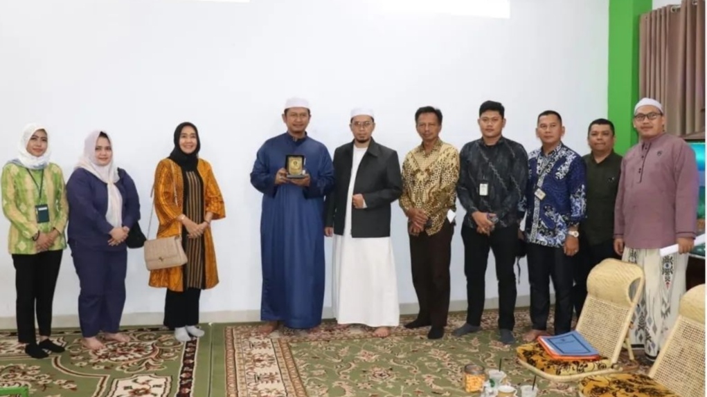 Pansus Raperda Ponpes Gelar Studi Komparatif  ke Pesantren Al-Bahjah Cirebon