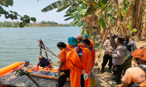 Warga Desa Gumulan Jombang Geger, Temukan Mayat Mengapung di Sungai Brantas