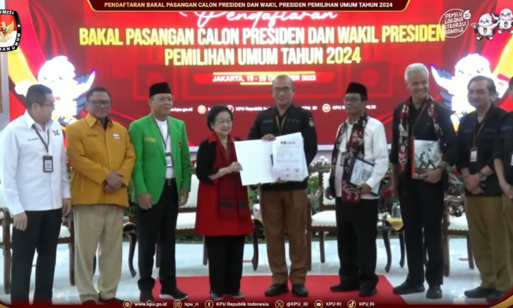 Ganjar -  Mahfud MD Resmi Daftar ke KPU, Megawati : Ini Harapan Baru Rakyat Indonesia 