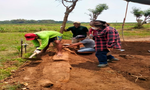 Ekskavasi Situs Watukucur di Jombang, Arkeolog Temukan Struktur Tangga dan Pagar Keliling 