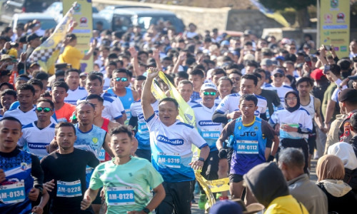 Ribuan Pelari Ramaikan Etawalin Dieng Run Lari Atas Awan 2023