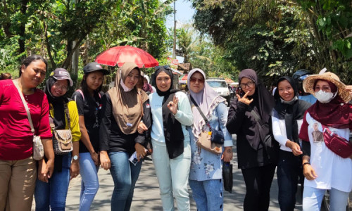 Siti Rahma Dikenal Sebagai Sahabat Rakyat yang Merakyat