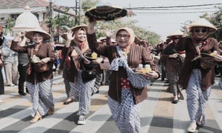 1300 Penjual Jamu Gendong di Madiun Berpotensi Pecahkan Rekor MURI