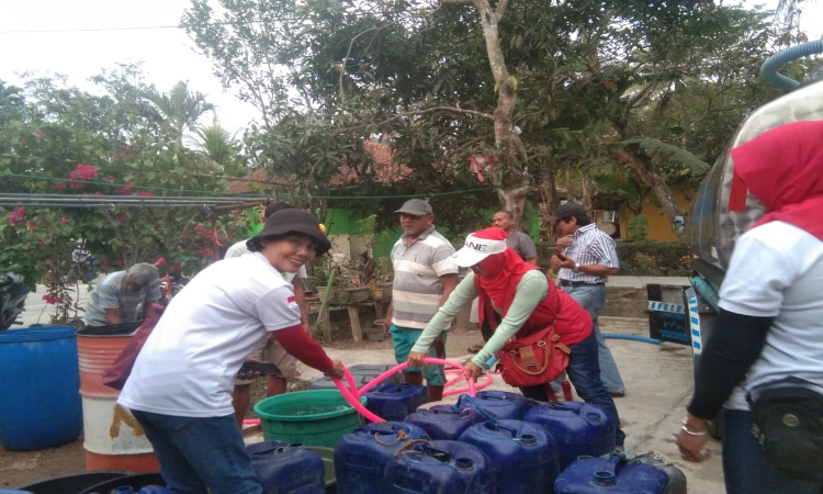 Relawan Ganjar di Cilacap Salurkan 56.000 liter Air Bersih, Bantu Warga Terdampak Kekeringan 
