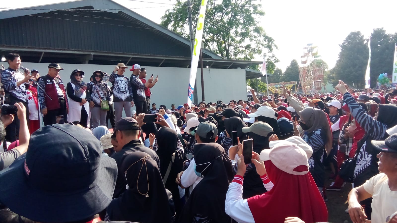 17 Ribu Guru di Kabupaten Malang Semarakkan HUT PGRI dengan Jalan Sehat