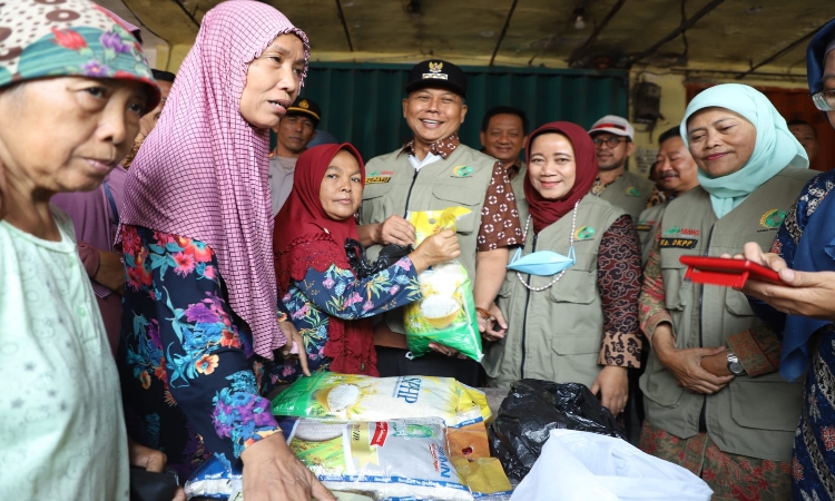 Pj Bupati Jombang dan Tim TPID Cek Stabilisasi Pasokan Harga Pangan dan Lalukan Operasi Pasar 
