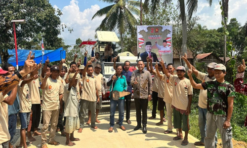 Wakil Ketua DPRD Kaltim Salurkan Puluhan Handtraktor untuk Kelompok Tani di Kukar