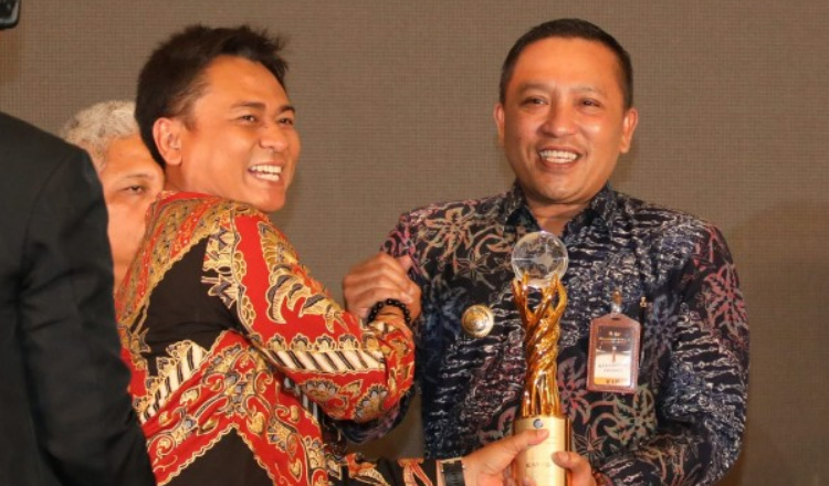 Kabupaten Sampang Terima Anugrah Bhumandala Award Kategori Emas Berkat 4T 2023