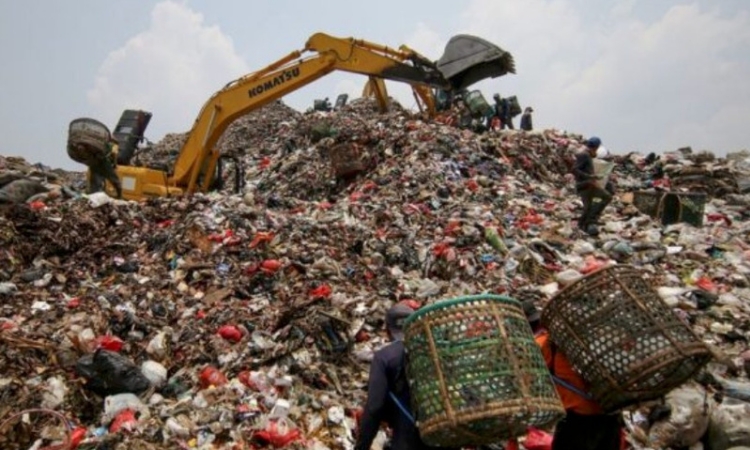 Sampah Menggunung di TPA Ilegal, Pemkot Tangsel Dinilai Tak Tegas 