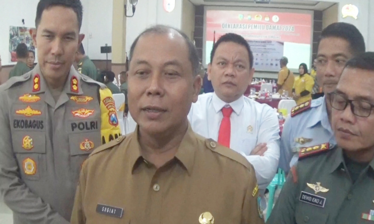 Pj Bupati Jombang Perintahkan Pencopotan Baliho Caleg yang Catut Fotonya
