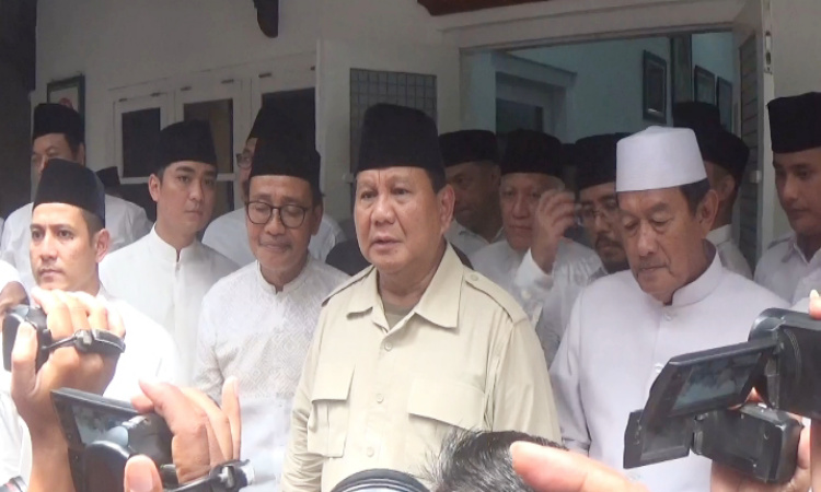 Selesai Ziarah, Capres Prabowo Gelar Pertemuan Tertutup dengan Kiai se-Mataram