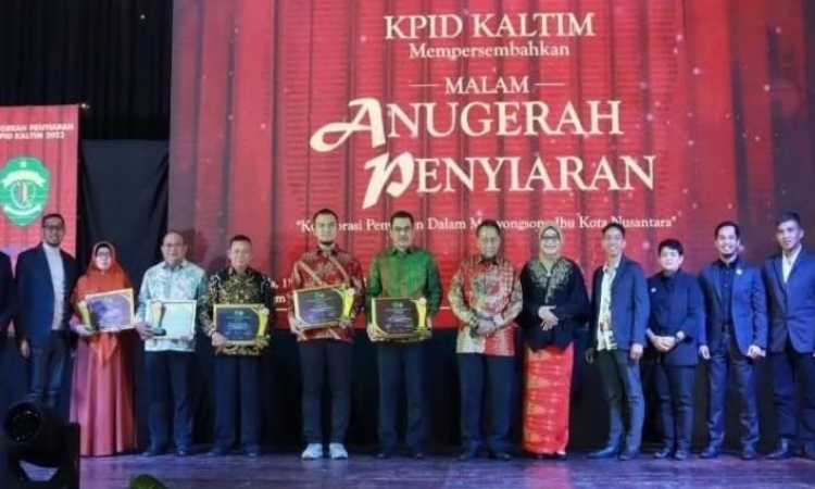 DPRD Kaltim Terima Penghargaan Mitra Strategis di Malam Anugerah KPID 2023