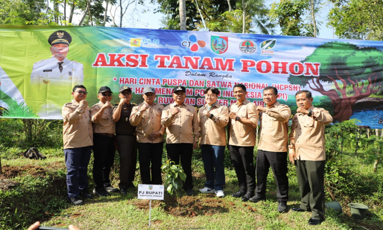 Peduli Lingkungan dan Satwa, Pemkab Jombang Tanam 1.500 Pohon di Kampung  Adat Segunung