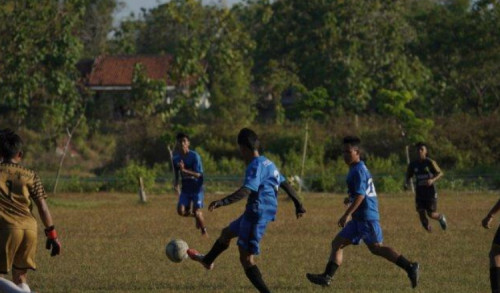 Songsong Liga 3 Desember Mendatang, Skuad Persesa Sampang Gelar Latihan di Lapangan Desa