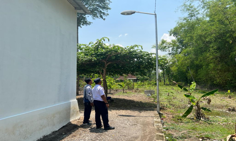 Lampu PJU Milik Pemkab Ngawi Terpasang di Belakang Toko Indomaret, Kadishub: Ini Pelanggaran