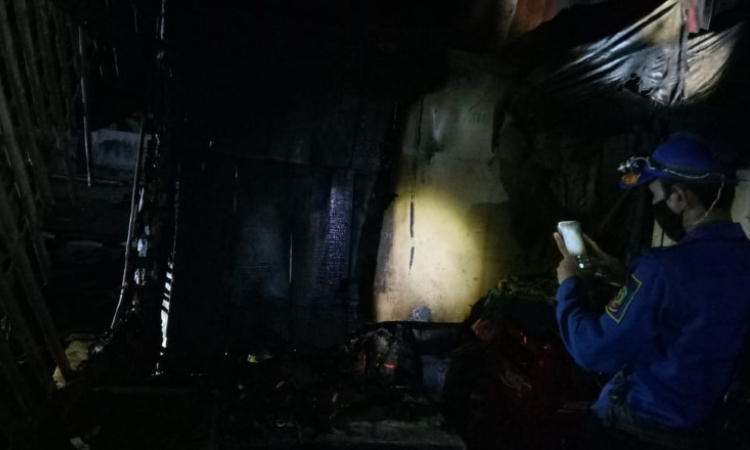 Diduga Korsleting Listrik, Sebuah Warung di Banyuwangi Hangus Terbakar