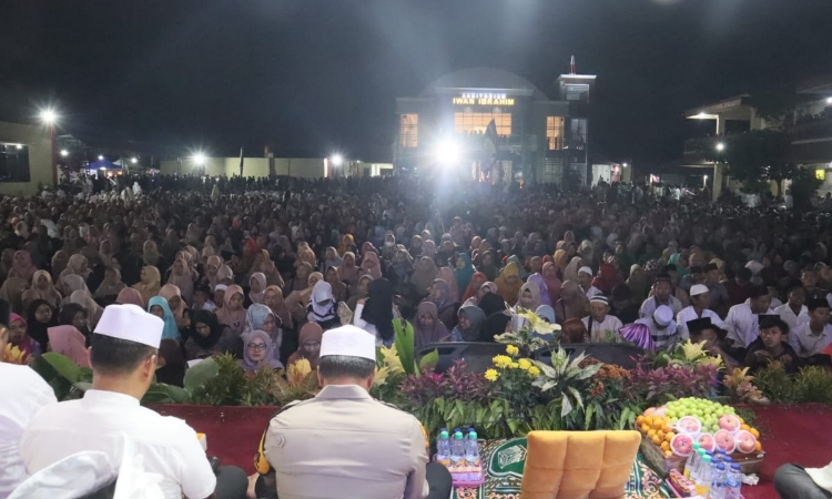 Ribuan Jemaah Padati Polres Blora Bersholawat dan Doa Bersama Menuju Pemilu Damai
