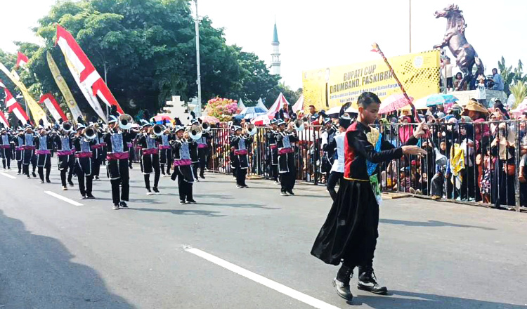 Satpol PP Tuban Sosialisasikan Gempur Rokok Ilegal dengan Festival Drumband
